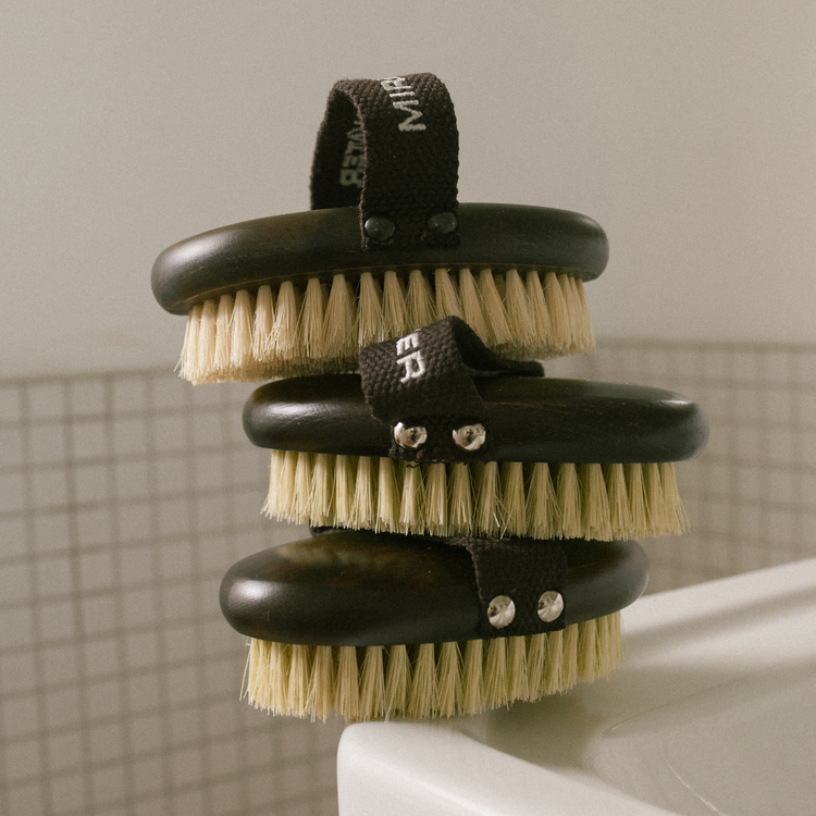 The MIRROR WATER Guide To Dry Brushing